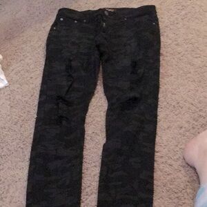 Copper River black camo skinny jeans